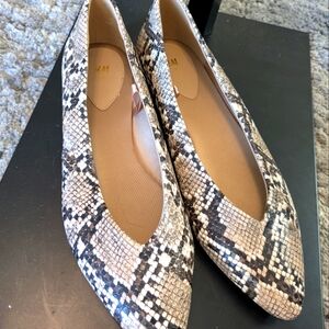 H&M Women's Snakeskin Flats - Black and Cream - Size 38